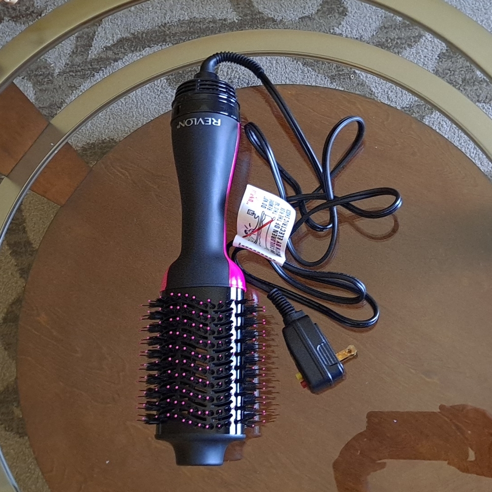 REVLON One-Step Volumizer - Picture 2 of 3